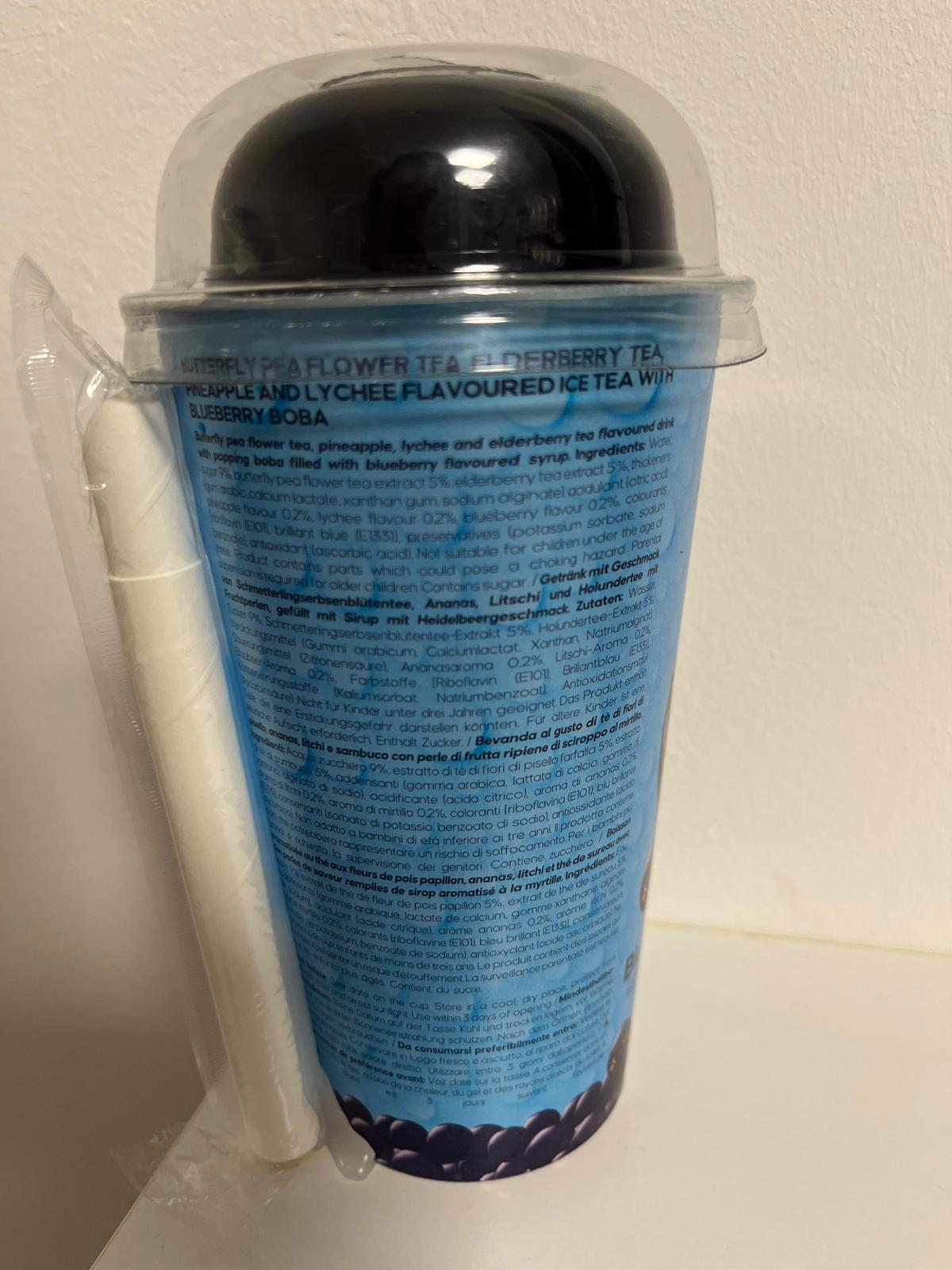 Bubble Tea din fori de mazăre fluture, ananas, litchi și soc cu boba umplută cu sirop cu aromă de afine